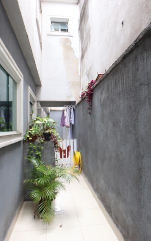 Casa de condomínio à venda com 60m², 2 quartos e 1 vagaCorredor Lateral