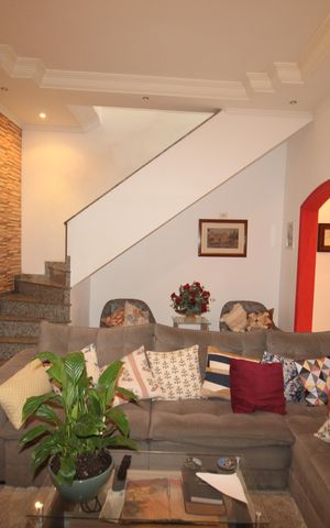 Casa para alugar com 117m², 3 quartos e 2 vagasSala