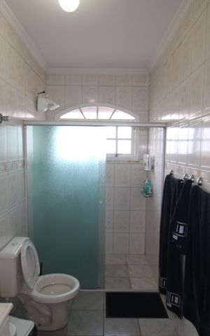 Casa para alugar com 117m², 3 quartos e 2 vagasBanheiro