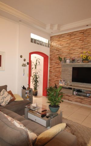 Casa para alugar com 117m², 3 quartos e 2 vagasSala
