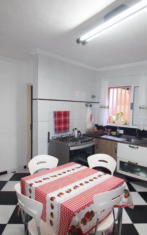 Casa para alugar com 117m², 3 quartos e 2 vagasCozinha