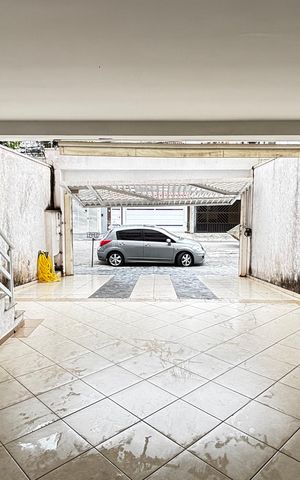 Casa à venda com 243m², 3 quartos e 5 vagas Casa à venda com 243m², 3 quartos e 5 vagasGaragem
