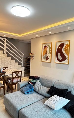 Casa à venda com 243m², 3 quartos e 5 vagas Casa à venda com 243m², 3 quartos e 5 vagasSala