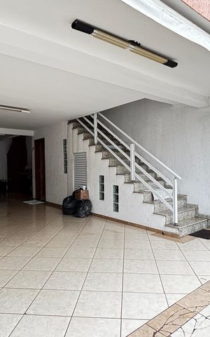 Casa à venda com 243m², 3 quartos e 5 vagas Casa à venda com 243m², 3 quartos e 5 vagasGaragem
