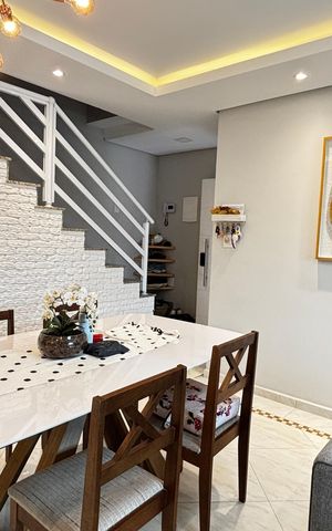Casa à venda com 243m², 3 quartos e 5 vagas Casa à venda com 243m², 3 quartos e 5 vagasSala