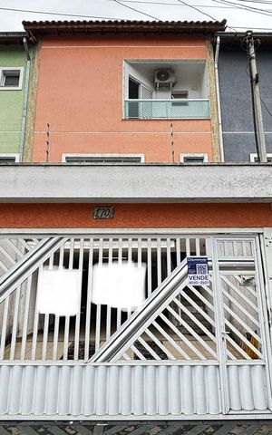 Casa à venda com 243m², 3 quartos e 5 vagas Casa à venda com 243m², 3 quartos e 5 vagasFachada