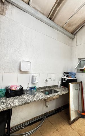 Casa à venda com 243m², 3 quartos e 5 vagas Casa à venda com 243m², 3 quartos e 5 vagasGaragem