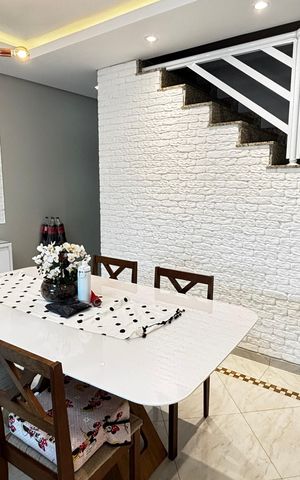 Casa à venda com 243m², 3 quartos e 5 vagas Casa à venda com 243m², 3 quartos e 5 vagasSala