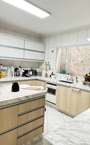 Casa à venda com 243m², 3 quartos e 5 vagas Casa à venda com 243m², 3 quartos e 5 vagasCozinha