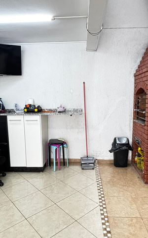 Casa à venda com 243m², 3 quartos e 5 vagas Casa à venda com 243m², 3 quartos e 5 vagasGaragem