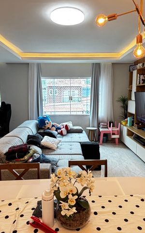 Casa à venda com 243m², 3 quartos e 5 vagas Casa à venda com 243m², 3 quartos e 5 vagasSala