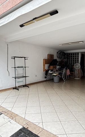 Casa à venda com 243m², 3 quartos e 5 vagas Casa à venda com 243m², 3 quartos e 5 vagasGaragem