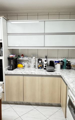 Casa à venda com 243m², 3 quartos e 5 vagas Casa à venda com 243m², 3 quartos e 5 vagasCozinha