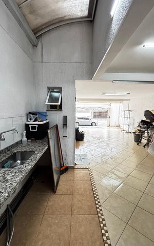 Casa à venda com 243m², 3 quartos e 5 vagas Casa à venda com 243m², 3 quartos e 5 vagasGaragem