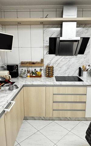 Casa à venda com 243m², 3 quartos e 5 vagas Casa à venda com 243m², 3 quartos e 5 vagasCozinha