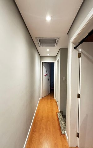 Casa à venda com 243m², 3 quartos e 5 vagas Casa à venda com 243m², 3 quartos e 5 vagasCorredor