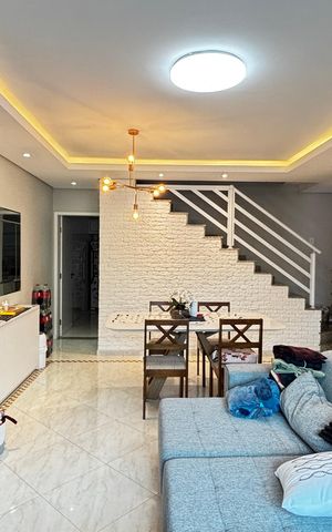 Casa à venda com 243m², 3 quartos e 5 vagas Casa à venda com 243m², 3 quartos e 5 vagasSala