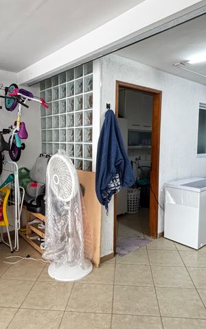 Casa à venda com 243m², 3 quartos e 5 vagas Casa à venda com 243m², 3 quartos e 5 vagasGaragem