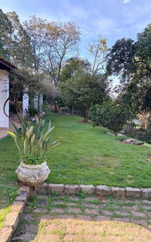 Casa de condomínio à venda com 325m², 3 quartos e 10 vagas Casa de condomínio à venda com 325m², 3 quartos e 10 vagasÁrea externa