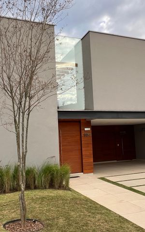 Casa de condomínio à venda com 400m², 4 quartos e 4 vagasFachada