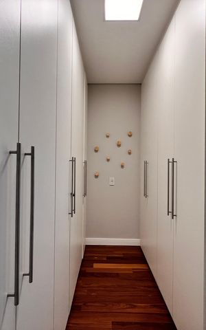 Casa de condomínio à venda com 400m², 4 quartos e 4 vagasCloset