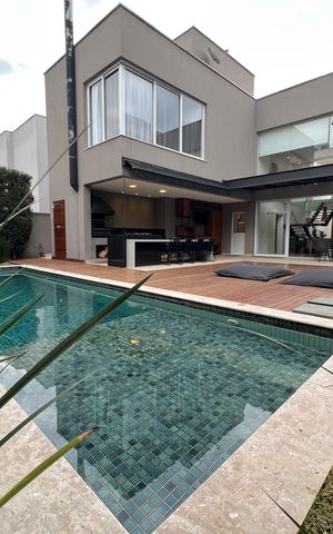 Casa de condomínio à venda com 400m², 4 quartos e 4 vagasÁrea externa