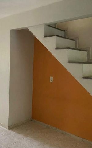 Casa de condomínio para alugar com 42m², 2 quartos e 1 vagaEscada