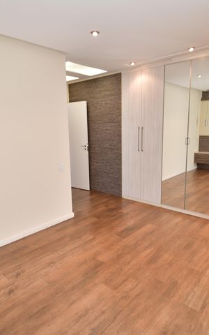 Casa de condomínio à venda com 220m², 3 quartos e 4 vagasQuarto 3 - Suíte