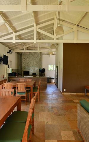Casa de condomínio à venda com 220m², 3 quartos e 4 vagasÁrea comum - Salão de festas