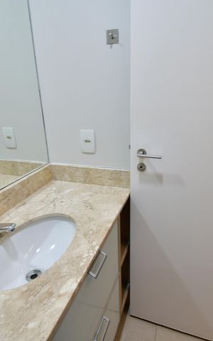 Casa de condomínio à venda com 220m², 3 quartos e 4 vagasLavabo