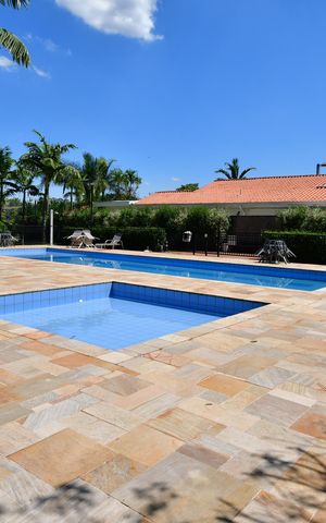 Casa de condomínio à venda com 220m², 3 quartos e 4 vagasÁrea comum - Piscina