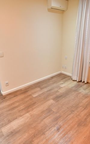 Casa de condomínio à venda com 220m², 3 quartos e 4 vagasQuarto 2 - Suíte