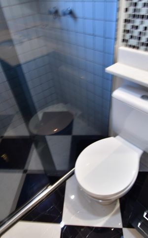Casa de condomínio à venda com 220m², 3 quartos e 4 vagasBanheiro