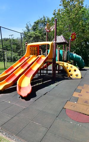 Casa de condomínio à venda com 220m², 3 quartos e 4 vagasÁrea comum - Playground