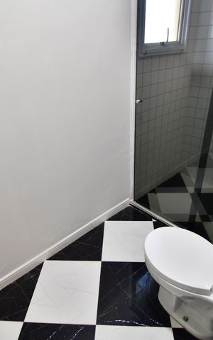 Casa de condomínio à venda com 220m², 3 quartos e 4 vagasBanheiro