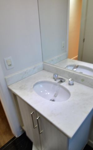 Casa de condomínio à venda com 220m², 3 quartos e 4 vagasBanheiro