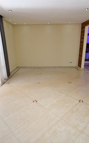 Casa de condomínio à venda com 220m², 3 quartos e 4 vagasSala