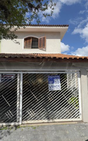 Casa para alugar com 171m², 4 quartos e 2 vagas Casa para alugar com 171m², 4 quartos e 2 vagasPlaca instalada na fachada do imóvel