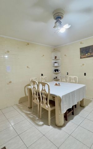 Casa para alugar com 171m², 4 quartos e 2 vagas Casa para alugar com 171m², 4 quartos e 2 vagasCozinha