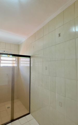 Casa para alugar com 171m², 4 quartos e 2 vagas Casa para alugar com 171m², 4 quartos e 2 vagasBanheiro 4