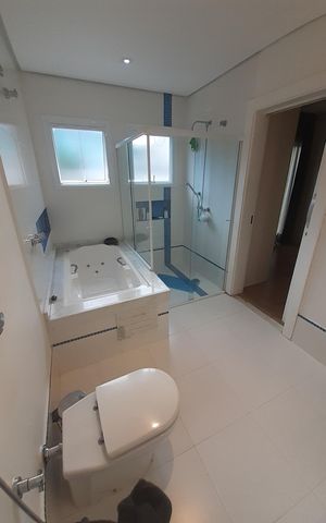 Casa de condomínio à venda com 410m², 4 quartos e 4 vagasBanheiro