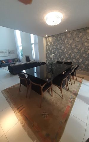 Casa de condomínio à venda com 410m², 4 quartos e 4 vagasSala