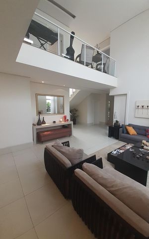 Casa de condomínio à venda com 410m², 4 quartos e 4 vagasSala