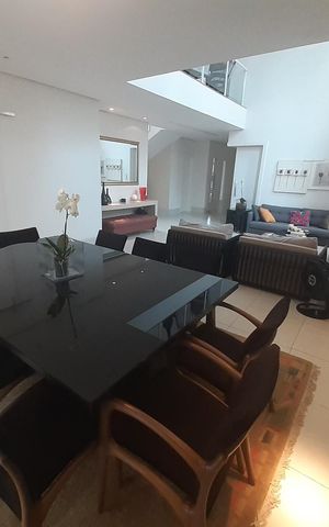Casa de condomínio à venda com 410m², 4 quartos e 4 vagasSala