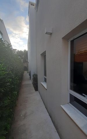 Casa de condomínio à venda com 410m², 4 quartos e 4 vagasÁrea Externa