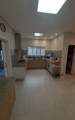 Casa de condomínio à venda com 410m², 4 quartos e 4 vagasCozinha