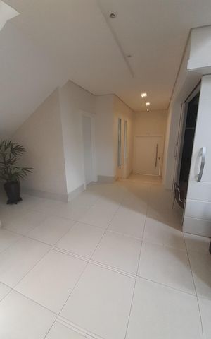 Casa de condomínio à venda com 410m², 4 quartos e 4 vagasCorredor