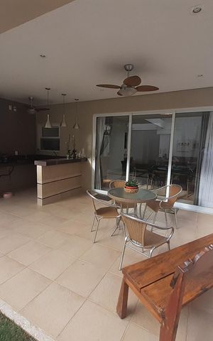 Casa de condomínio à venda com 410m², 4 quartos e 4 vagasÁrea Externa