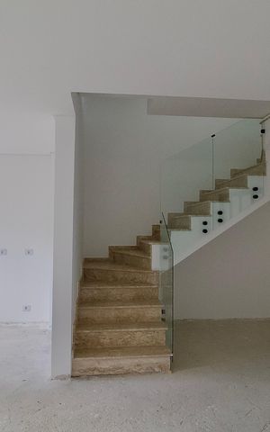 Casa à venda com 140m², 4 quartos e 2 vagasSala