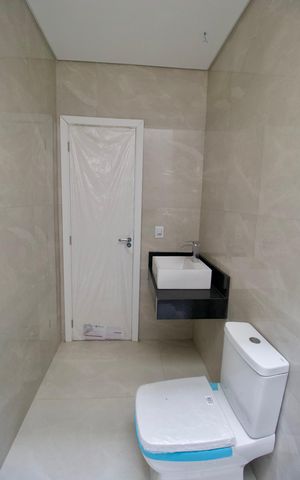 Casa à venda com 140m², 4 quartos e 2 vagasBanheiro